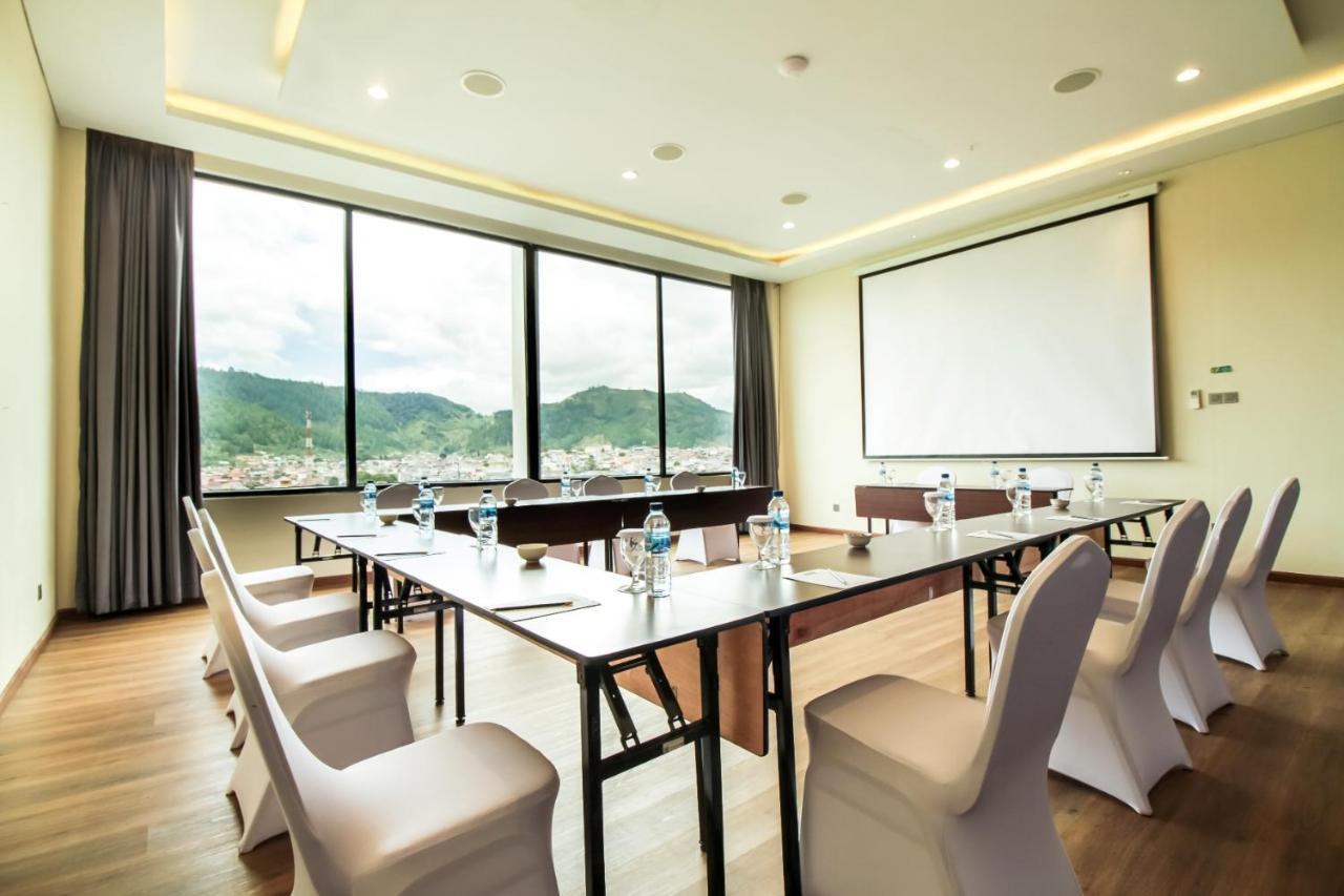 Parkside Gayo Petro Hotel Takengon Екстериор снимка